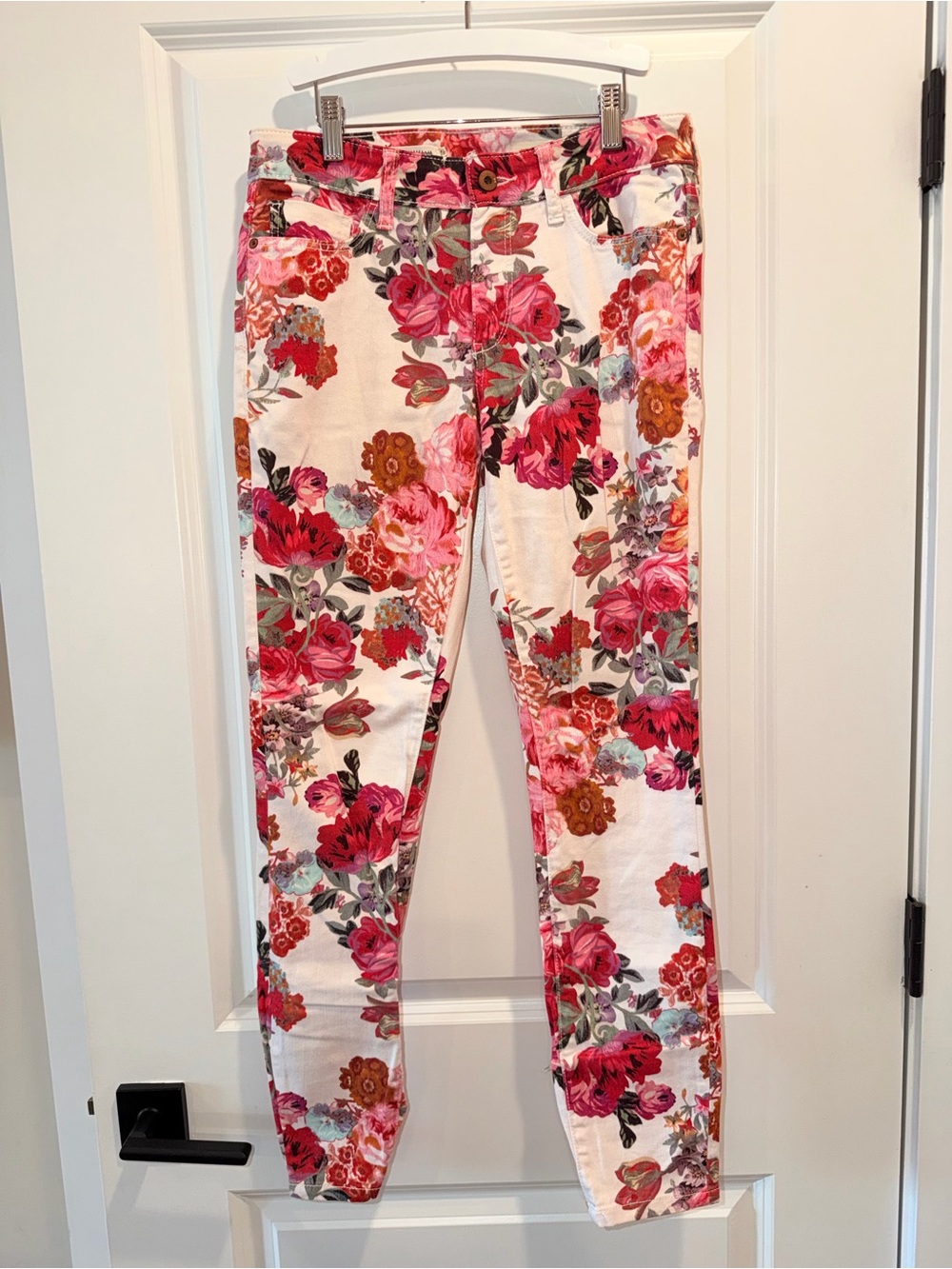 Anthropologie White Skinny Floral Pants with Pink & Red Roses Mid Rise size 27